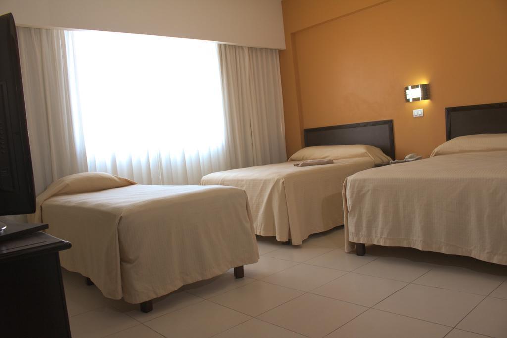 Hotel Miraflores ビジャエルモッサ エクステリア 写真